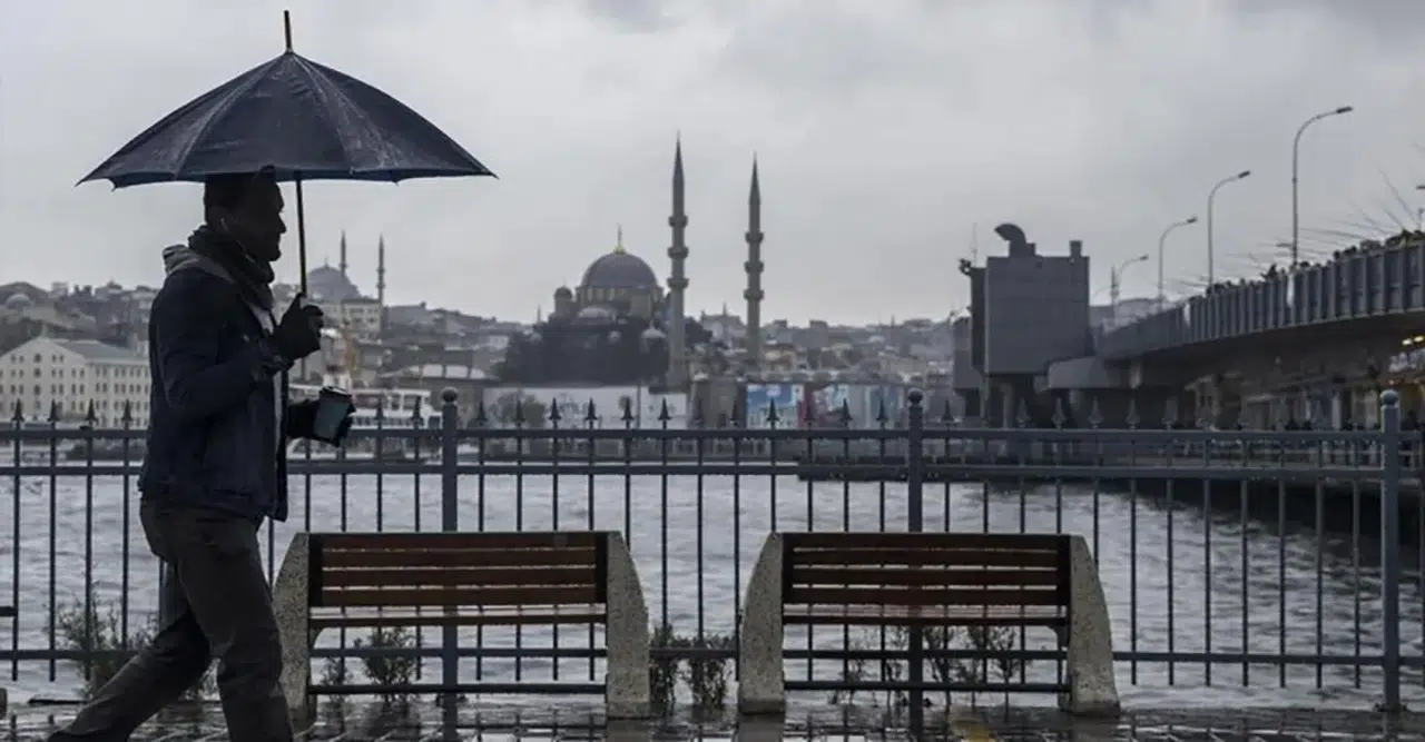 Türkiye genelinde yoğun yağış uyarısı: Sıcaklıklar 4 derece düşecek