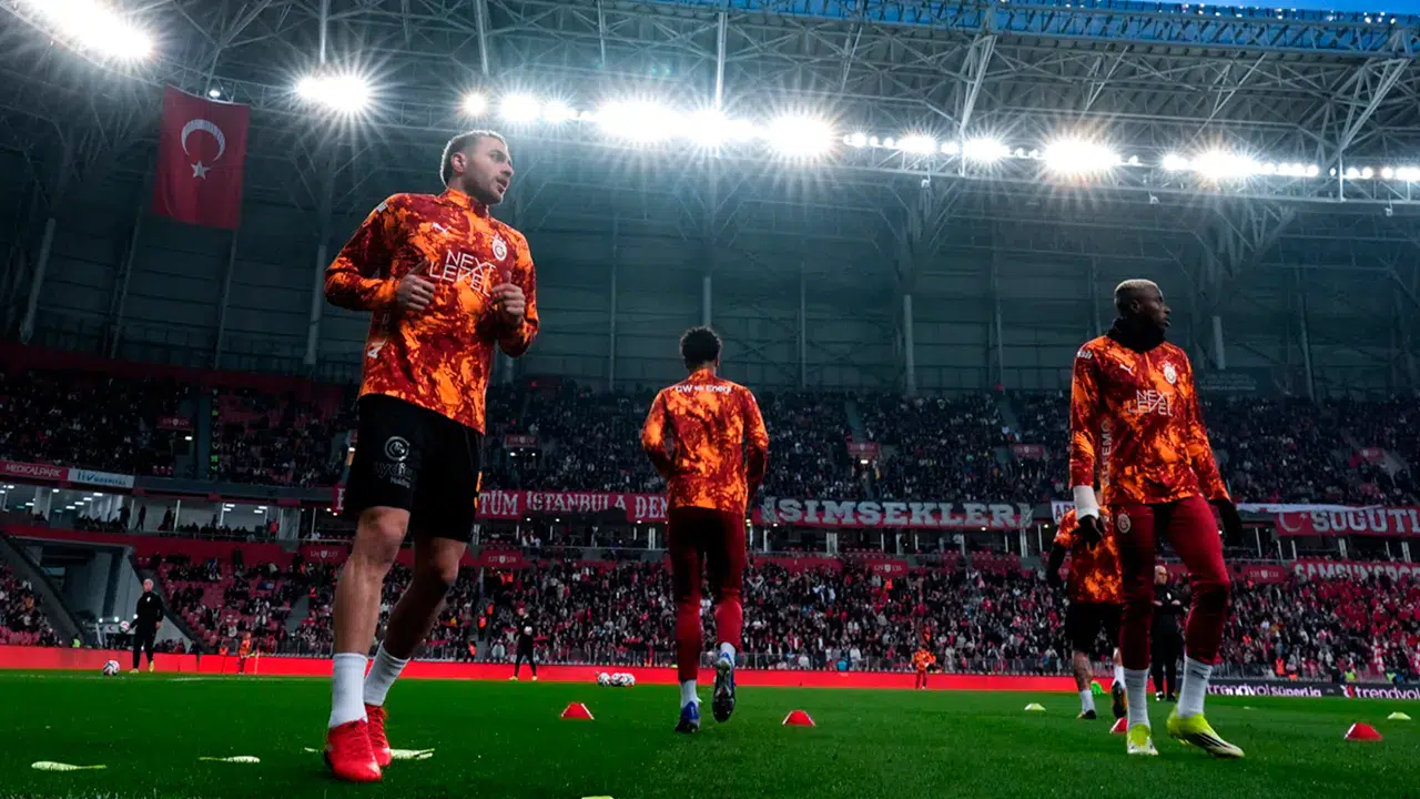 Süper Lig'de tarihi cumartesi: Şampiyonluk ve küme düşme hattında düğüm çözülüyor