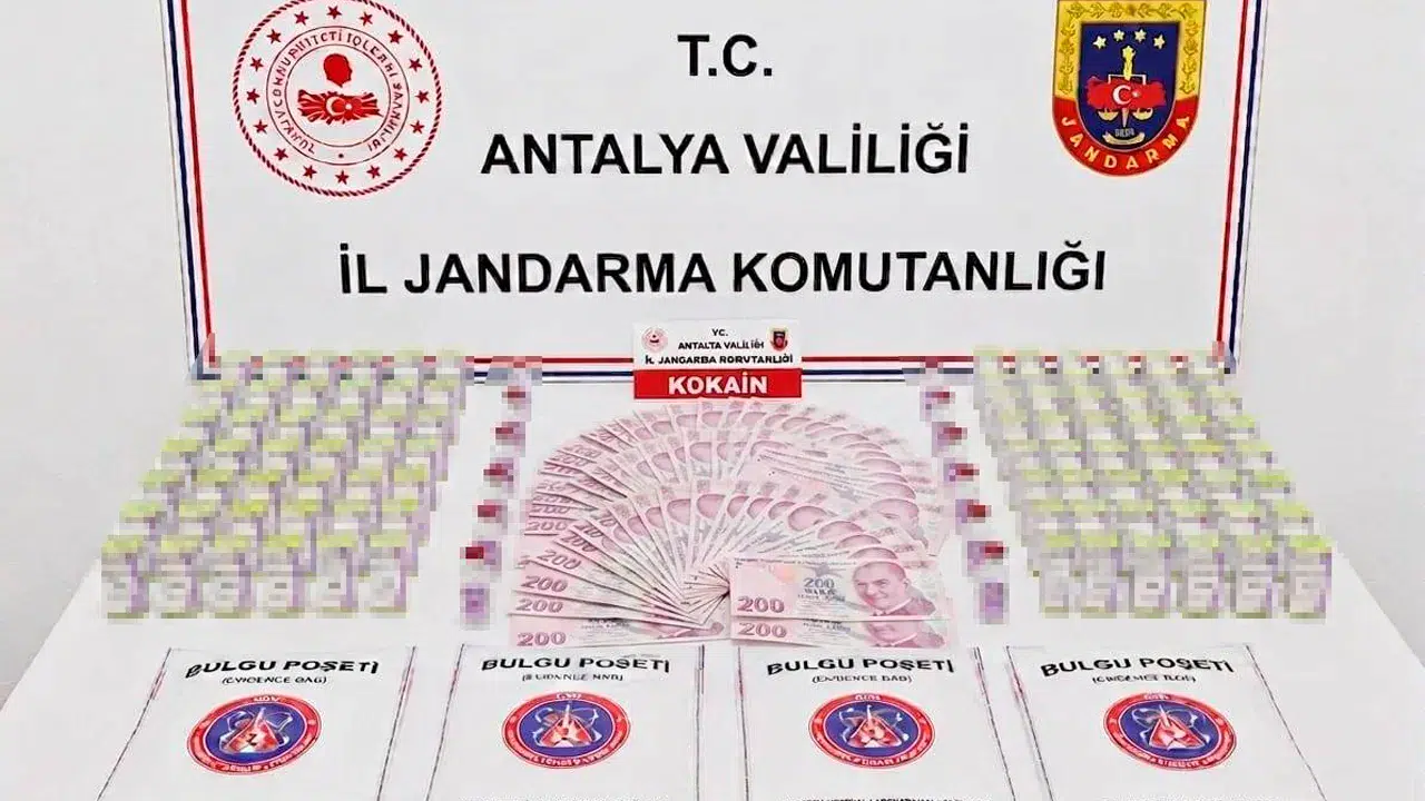 Antalya'da zehir tacirlerine darbe: Turistlere uyuşturucu satan 15 kişi tutuklandı