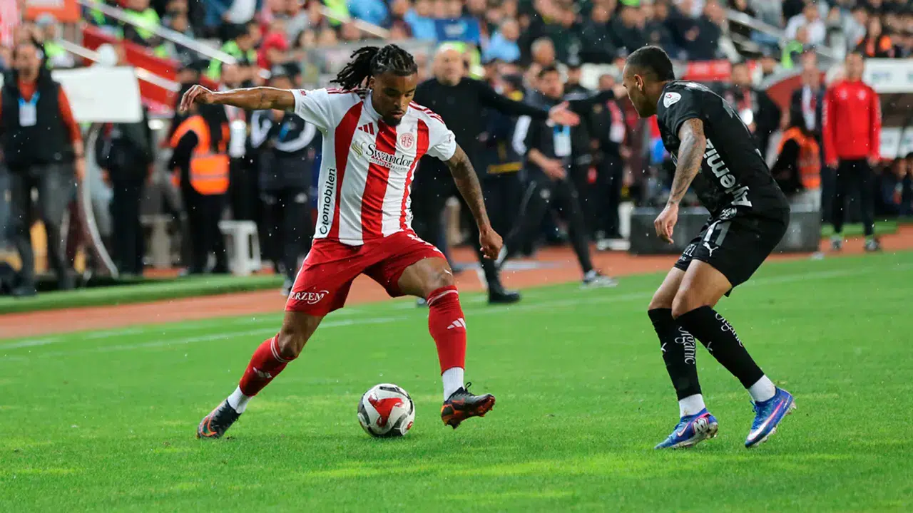 Süper Lig'de final haftası: Şampiyonun ardından alt sıralarda da düğüm çözülüyor