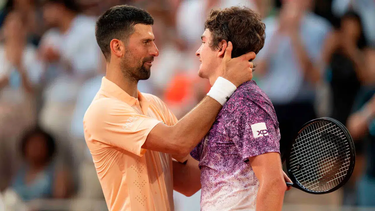 Tarihi geri dönüş: 19 yaşındaki Fonseca, iki set geriden gelip Djokovic'i turnuva dışına itti