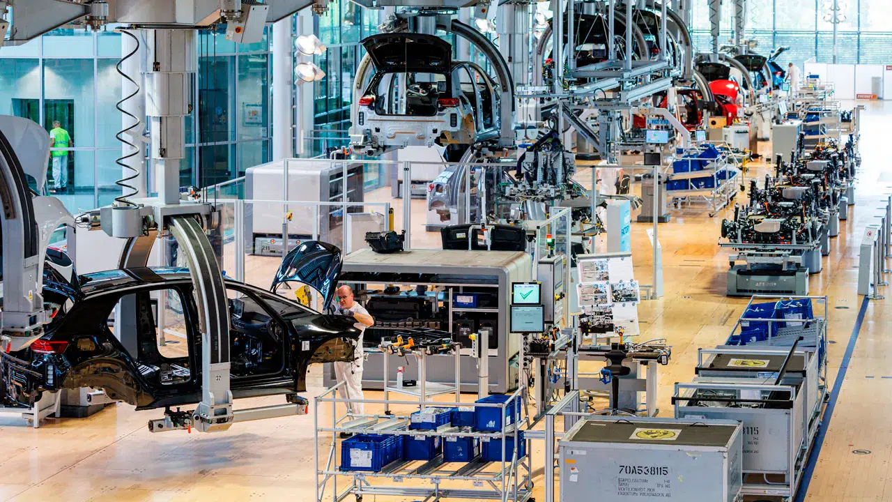 Otomotiv devlerine Trump darbesi: Bir yılda 8 milyar euro eridi