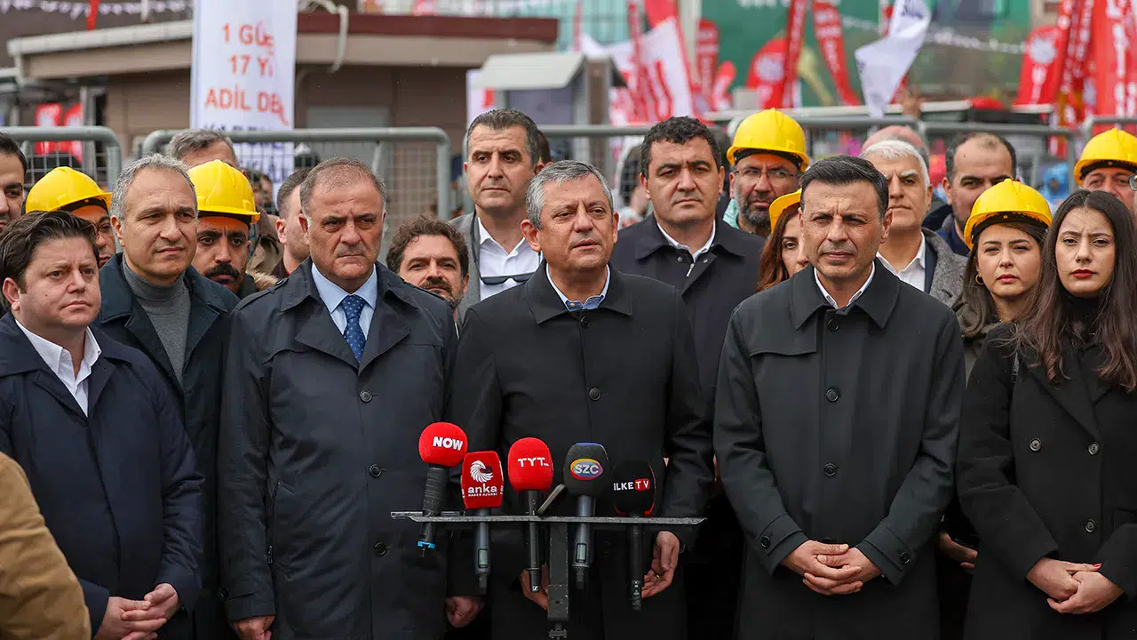 CHP liderinden taşeron işçilere: İktidarı değiştirin, kadroyu alın