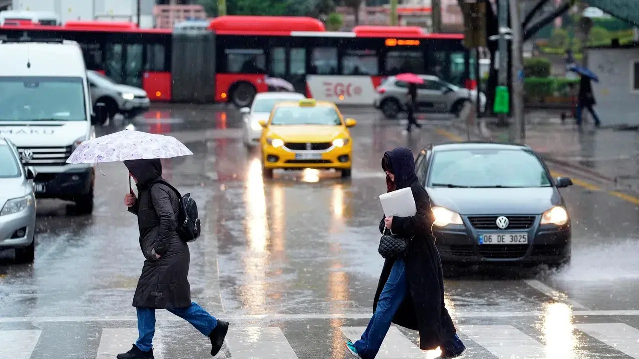 Ankara için acil kodlu meteoroloji uyarısı: Gök gürültülü sağanak geliyor