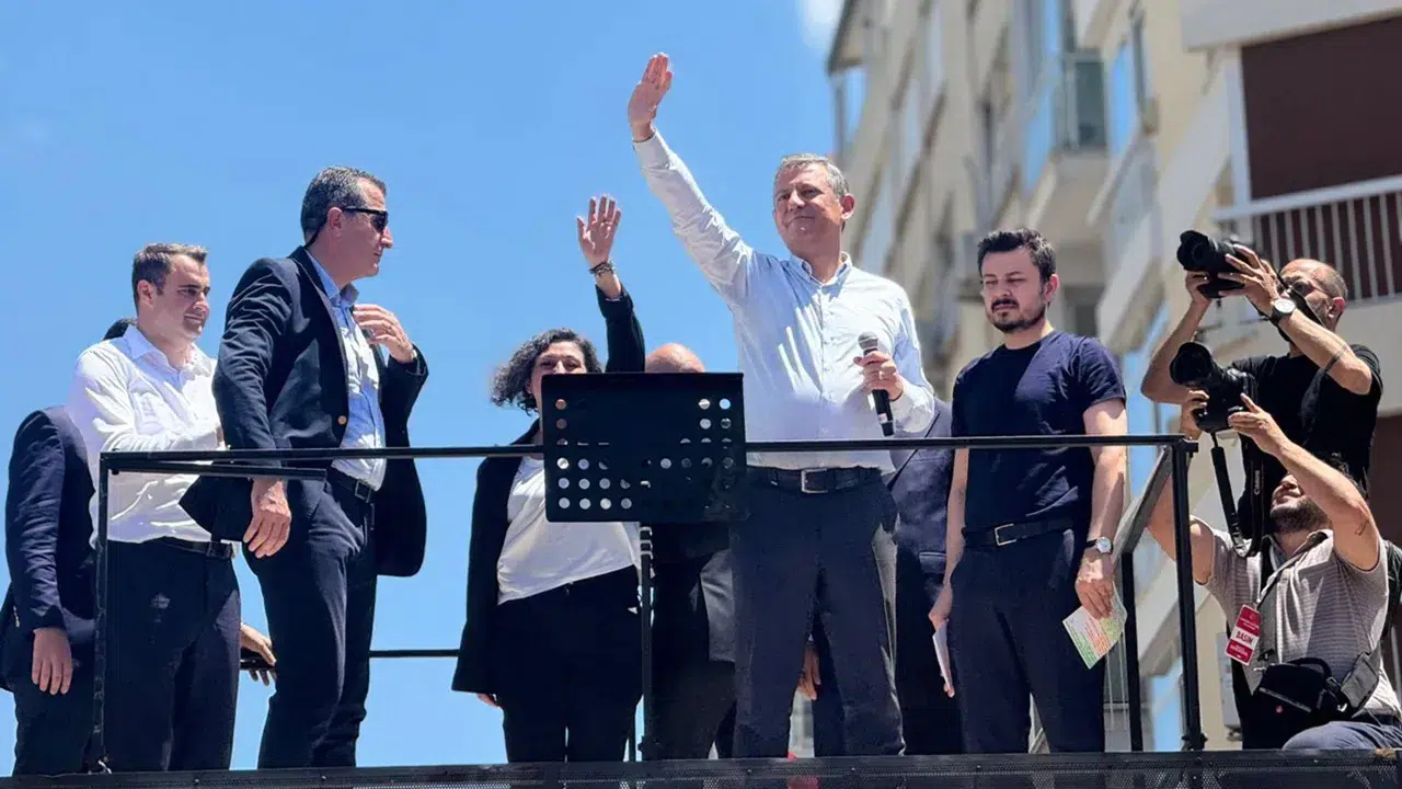 Özgür Özel’den Kılıçdaroğlu’na çağrı: “2 milyon CHP’li genel başkanı seçsin”