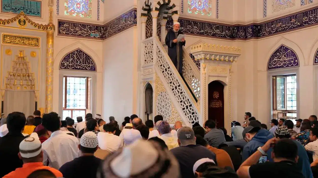 Japonya'da Kurban Bayramı coşkusu camilere sığmadı: Bayram namazı yoğunluk nedeniyle üç kez kılındı