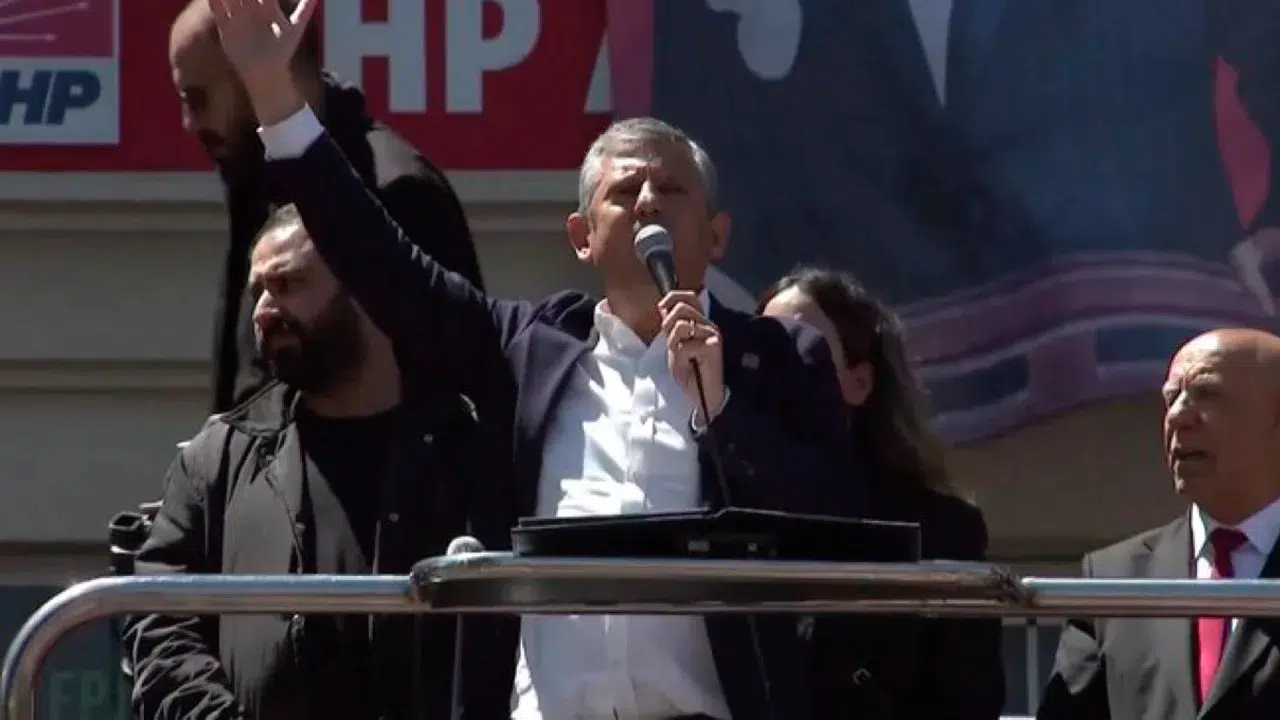Özgür Özel'den kurultay resti ve ön seçim çağrısı: İktidar yürüyüşünü başlatıyoruz