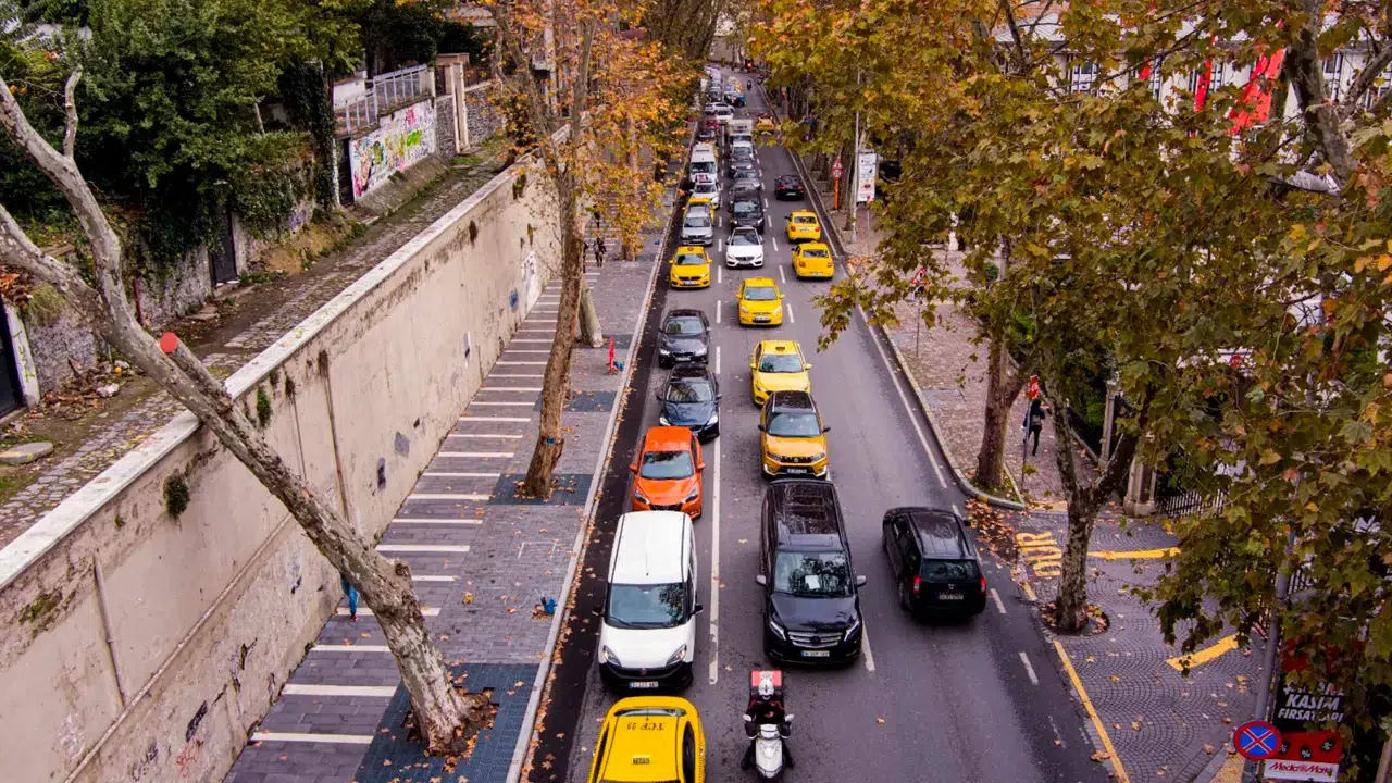İstanbul trafiğinde kritik pazar: Üç ilçede çok sayıda yol kapatılıyor