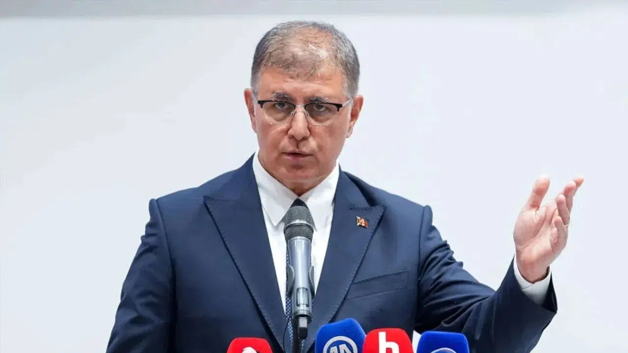 İzmir Büyükşehir Belediye Başkanı Cemil Tugay, CHP'den istifa etti