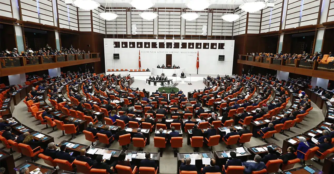 İnternet haber sitelerine Basın İlan Kurumu denetimi: Teklifin 7 maddesi daha Meclis’ten geçti