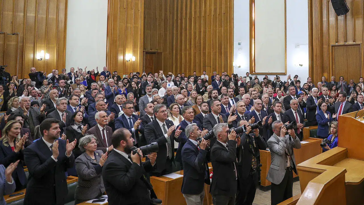 CHP grup toplantısına ziyaretçi yasağı: TBMM’den “güvenlik riski” kararı