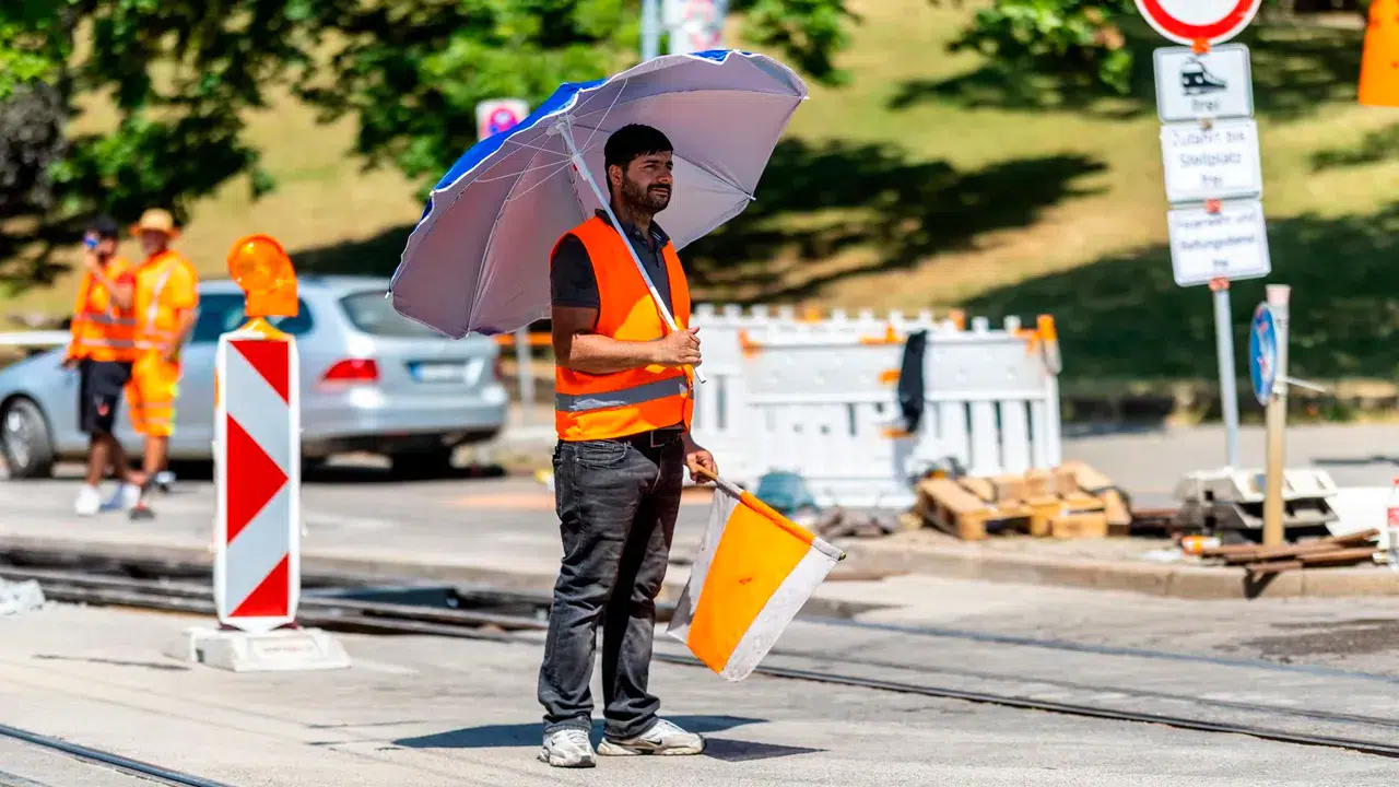 Almanya'da tüm zamanların sıcaklık rekoru: Termometreler 41,3 dereceyi gördü