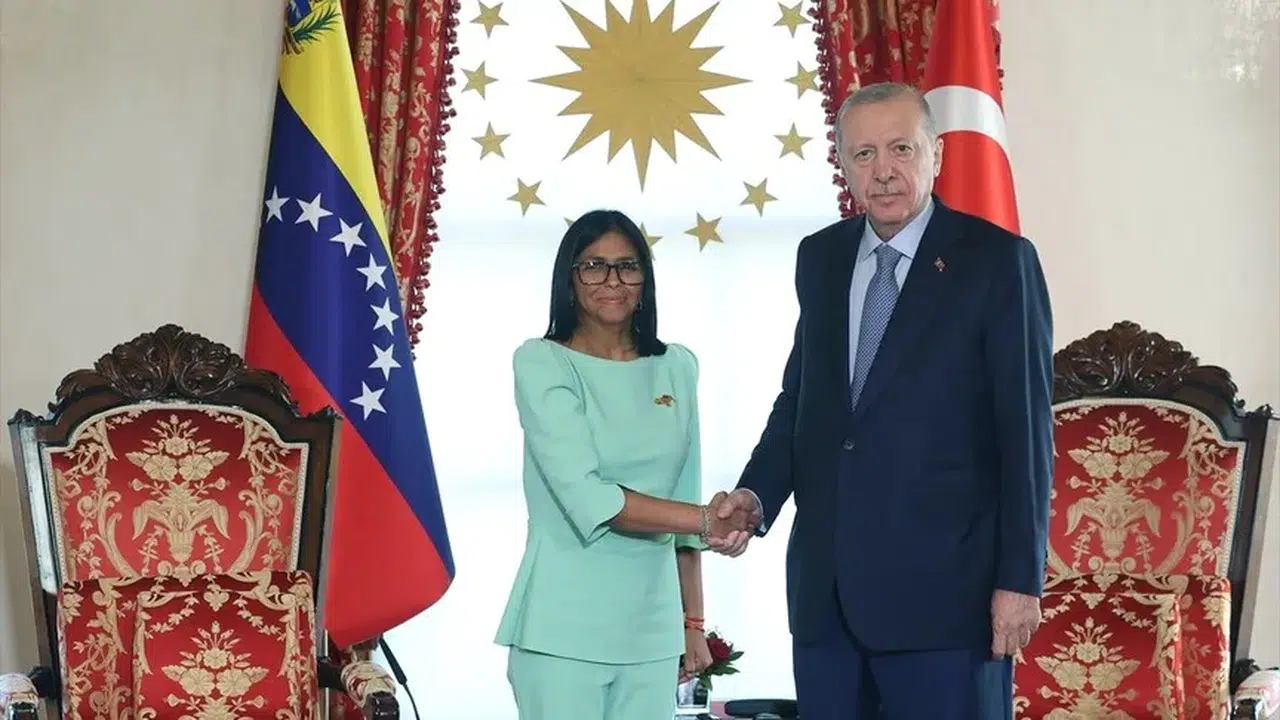 Cumhurbaşkanı Erdoğan, Venezuela Geçici Devlet Başkanı Delcy Rodriguez ile Dolmabahçe'de görüştü