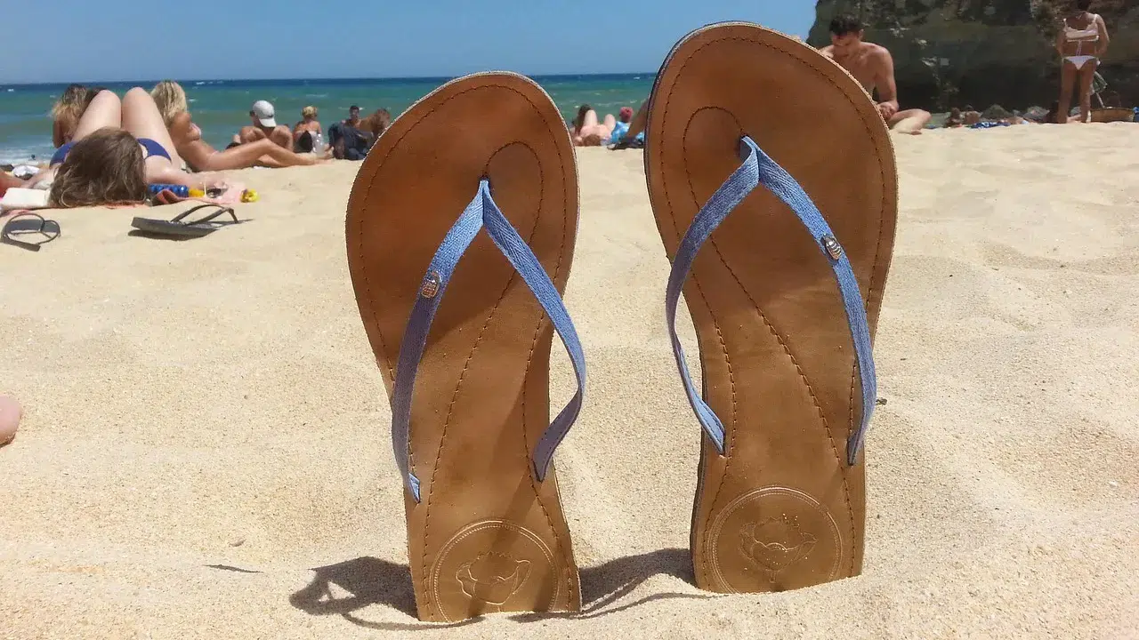 Turistlere şok yasak: Terlikle yürüyene 2.500 euroya kadar ceza kesilecek