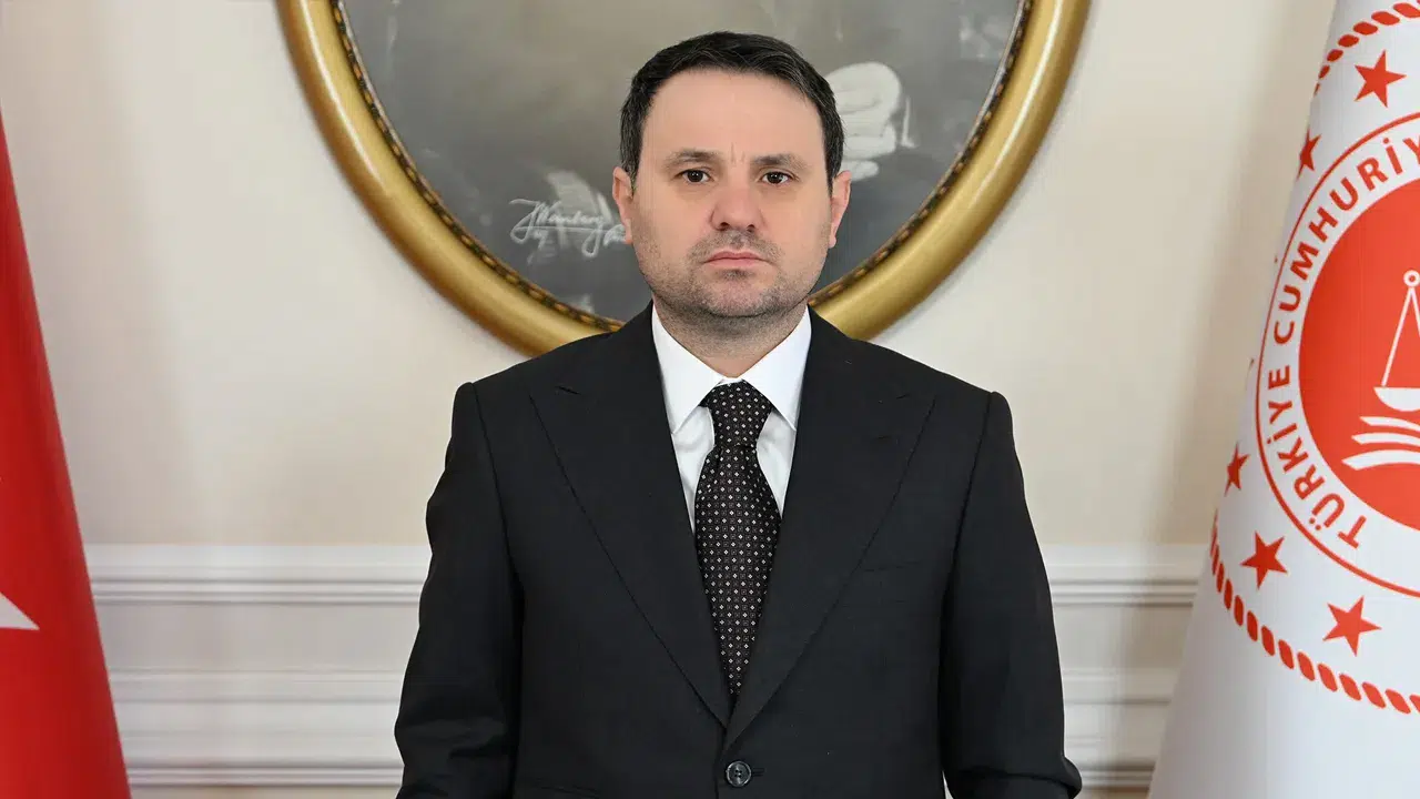 Adalet Bakanı Akın Gürlek'ten Yargıtay ve Danıştay üyeliklerine seçilen üç isim için tebrik mesajı