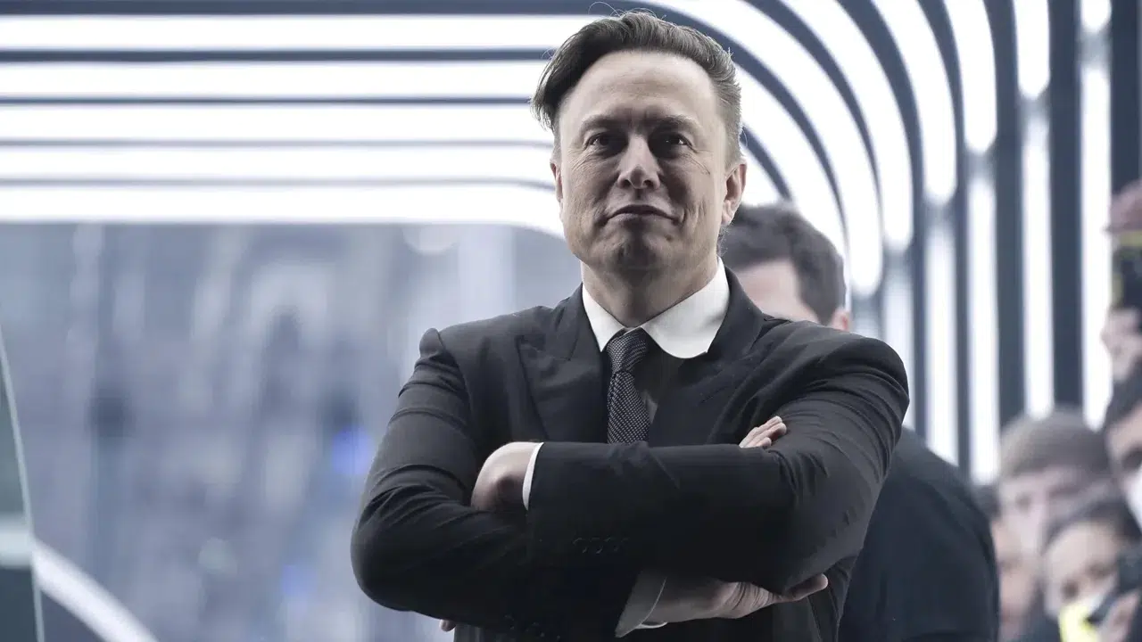 Elon Musk dünya tarihinin ilk trilyoneri oldu: Serveti 1,1 trilyon doları aştı