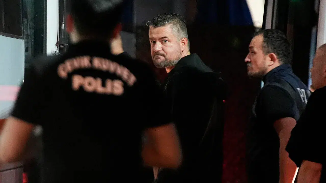 Buca Belediyesi'ne yönelik dev operasyon: Mevcut ve eski başkan tutuklandı