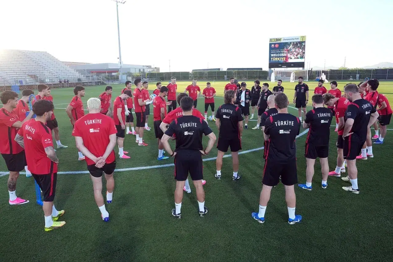 TFF açıkladı: A Milli Takım’da 2 futbolcu kamptan ayrıldı
