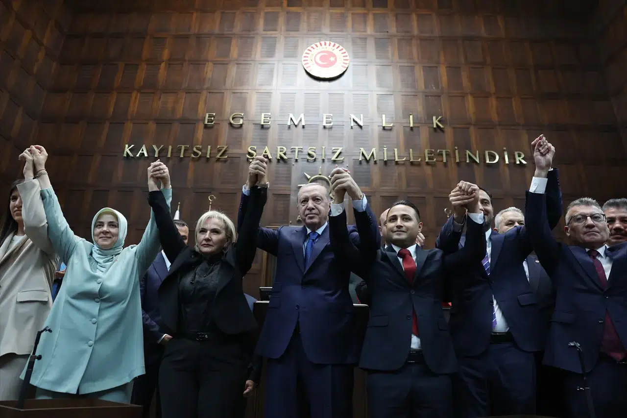 CHP’den istifa eden Nimet Özdemir AK Parti’ye katıldı