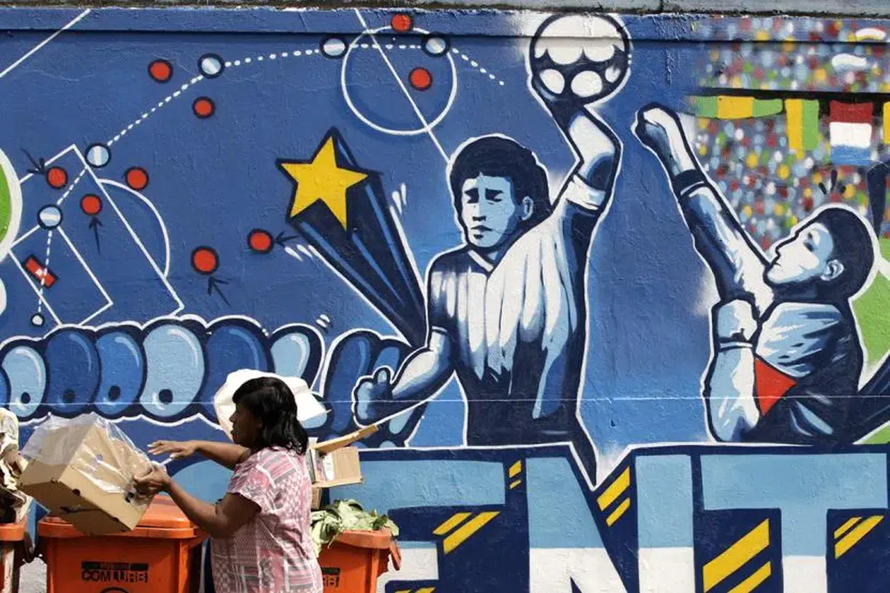 Maradona'nın "Tanrı'nın Eli" golünde kullanılan top açık artırmaya çıkıyor