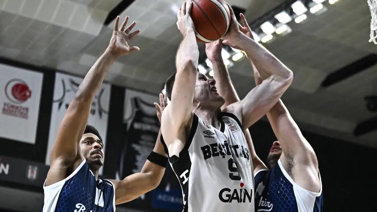 Beşiktaş GAİN yarı finale galibiyetle başladı: Bahçeşehir Koleji karşısında seri avantajını aldı
