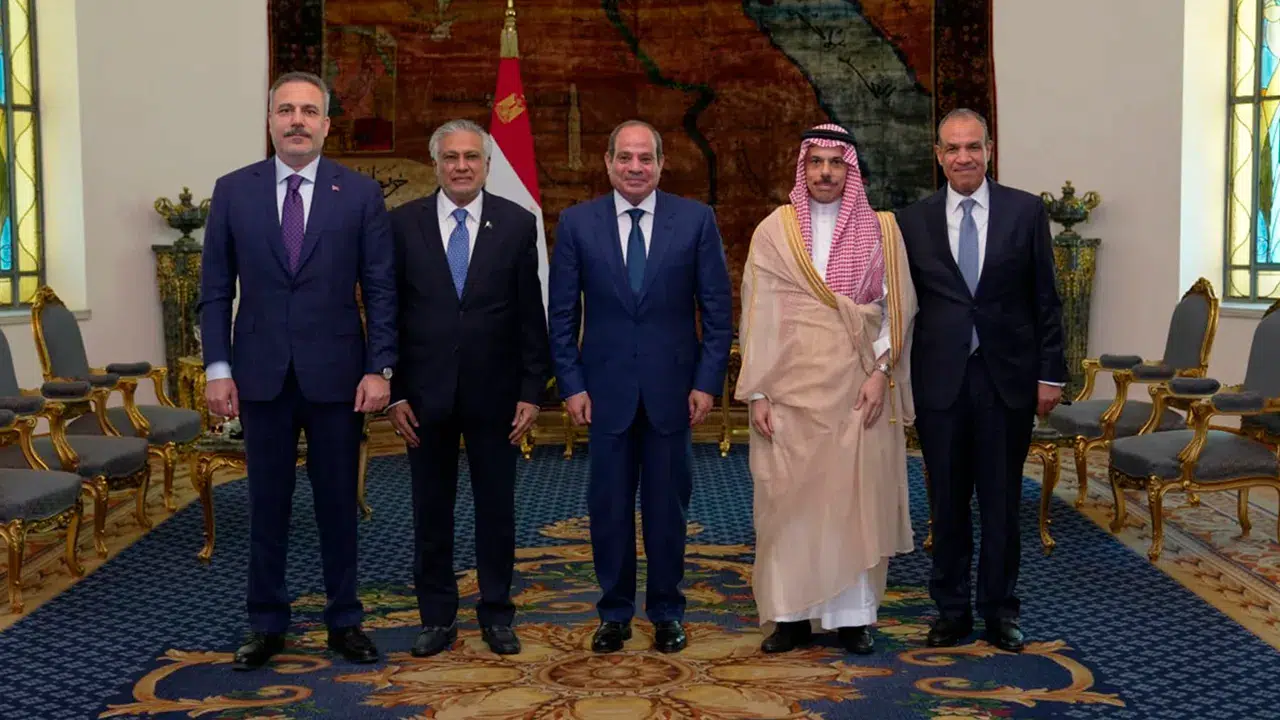 Dışişleri Bakanı Hakan Fidan Kahire'de Mısır Cumhurbaşkanı Sisi tarafından kabul edildi