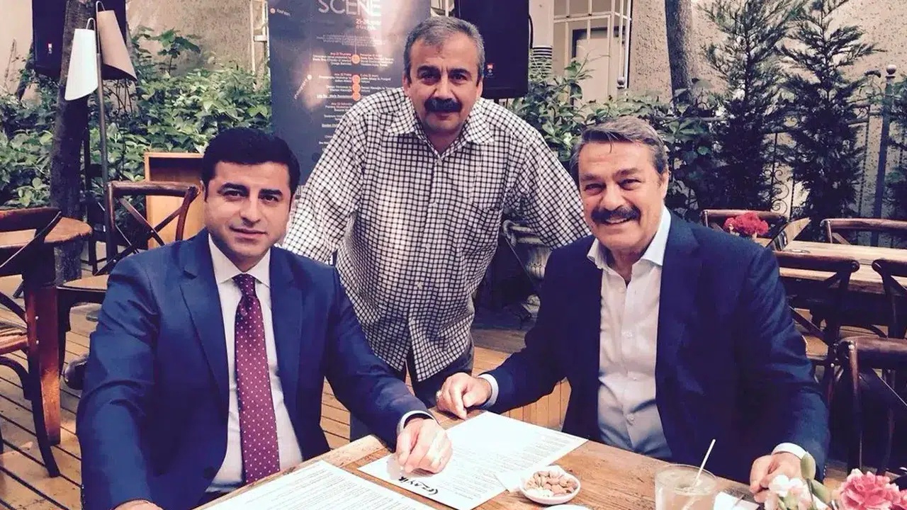 Terörist başı Öcalan'dan Kadir İnanır için taziye mesajı: Barışın ısrarlı akil önderlerindendi