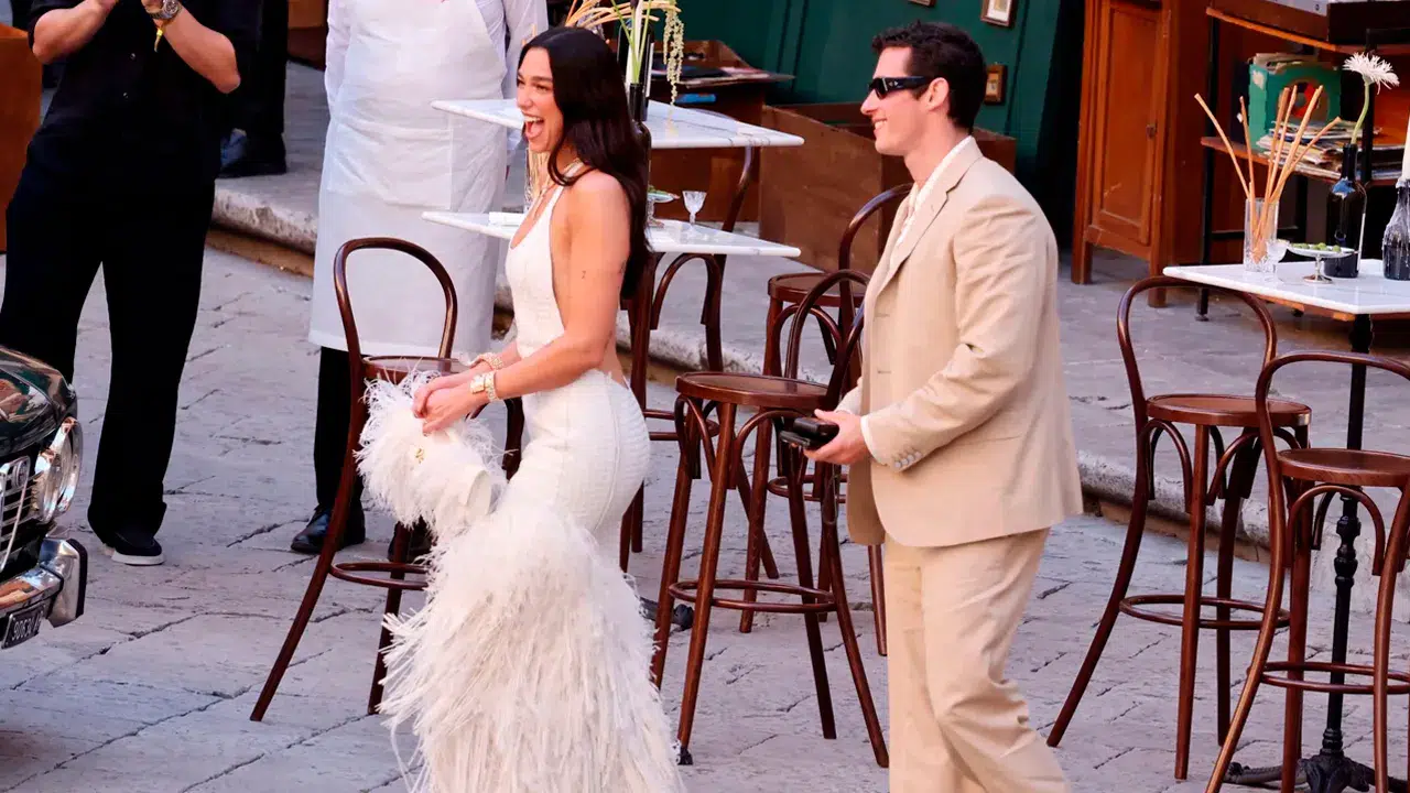 Dua Lipa ve Callum Turner'ın Sicilya'daki düğün kutlaması başladı: Takıların dudak uçuklatan fiyatı gündemde