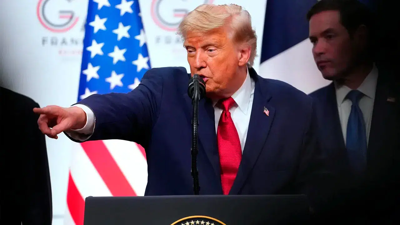 Hürmüz Boğazı'nda tanker gerilimi: Trump, İran'ı ateşkesi ihlal etmekle suçladı