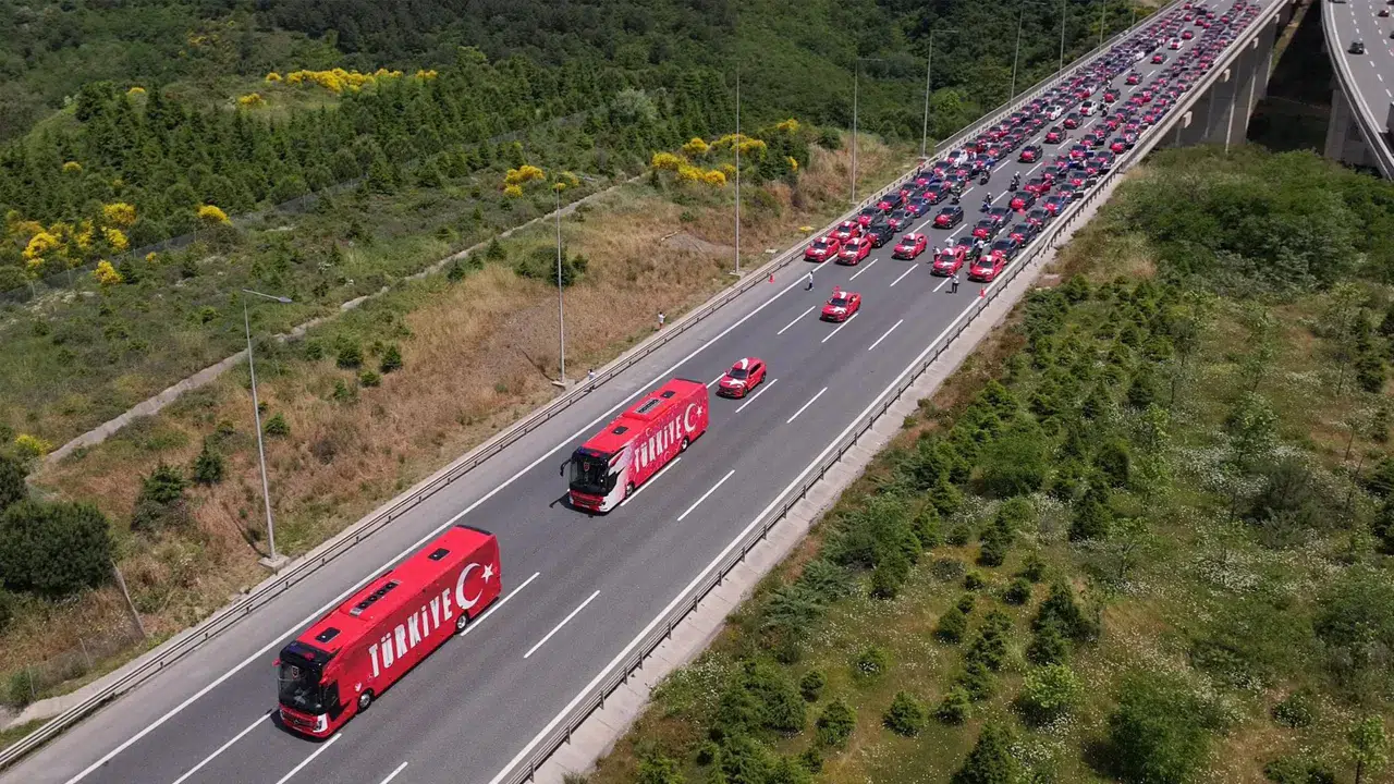 A Milli Takım’ın ABD yolculuğundaki konvoyu dünya basınında geniş yankı uyandırdı