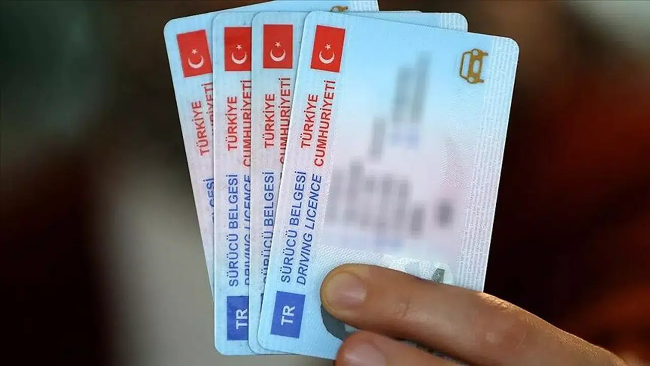 Ehliyette yeni dönem: İlk kez ehliyet alanlara 2 yıl aday sürücü şartı geliyor