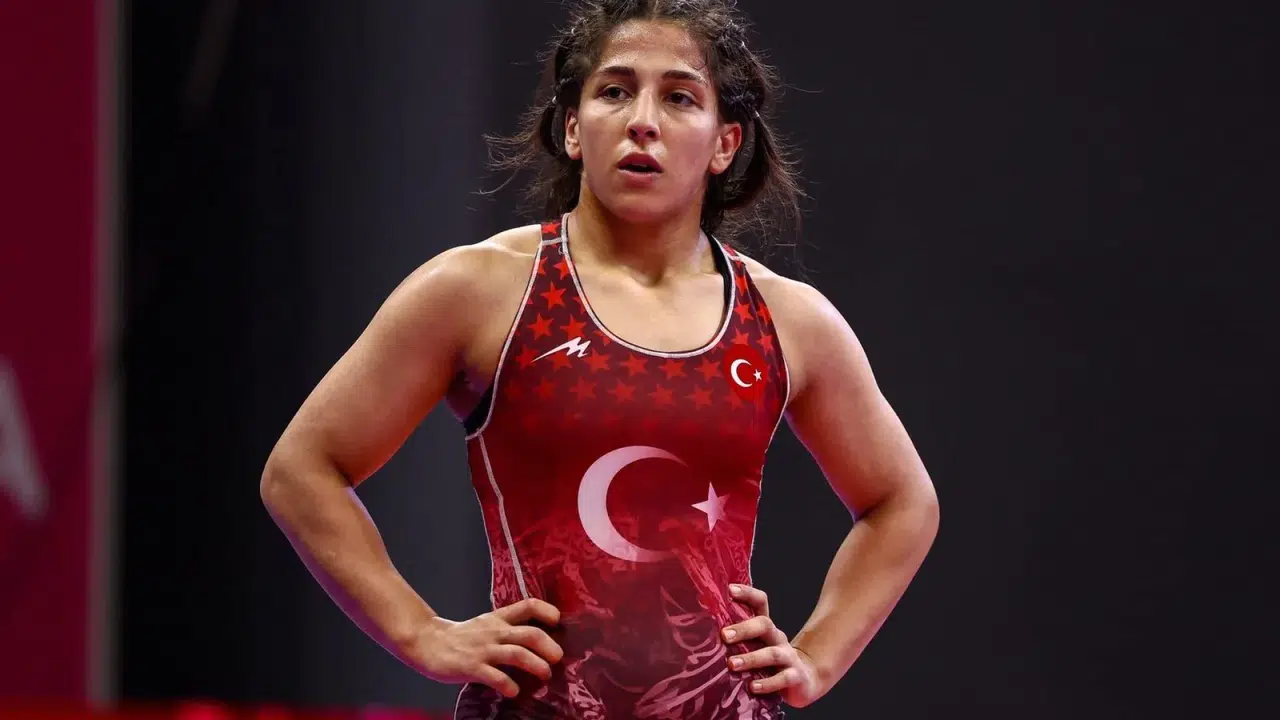 Elif Şevval Kurt, U20 Avrupa Güreş Şampiyonası'nda altın madalya kazandı