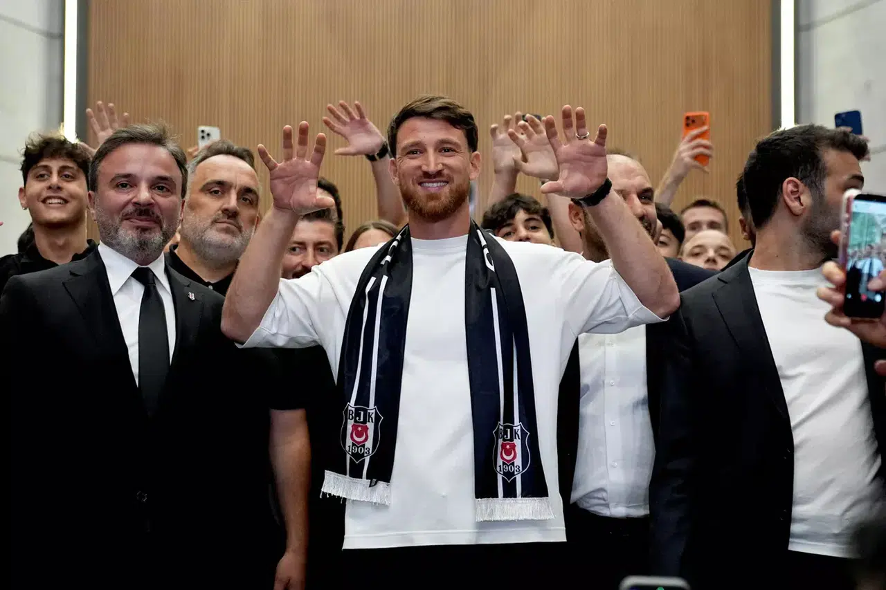 Beşiktaş'ın yeni transferi Salih Özcan İstanbul'da: "Şampiyon olmak istiyoruz"