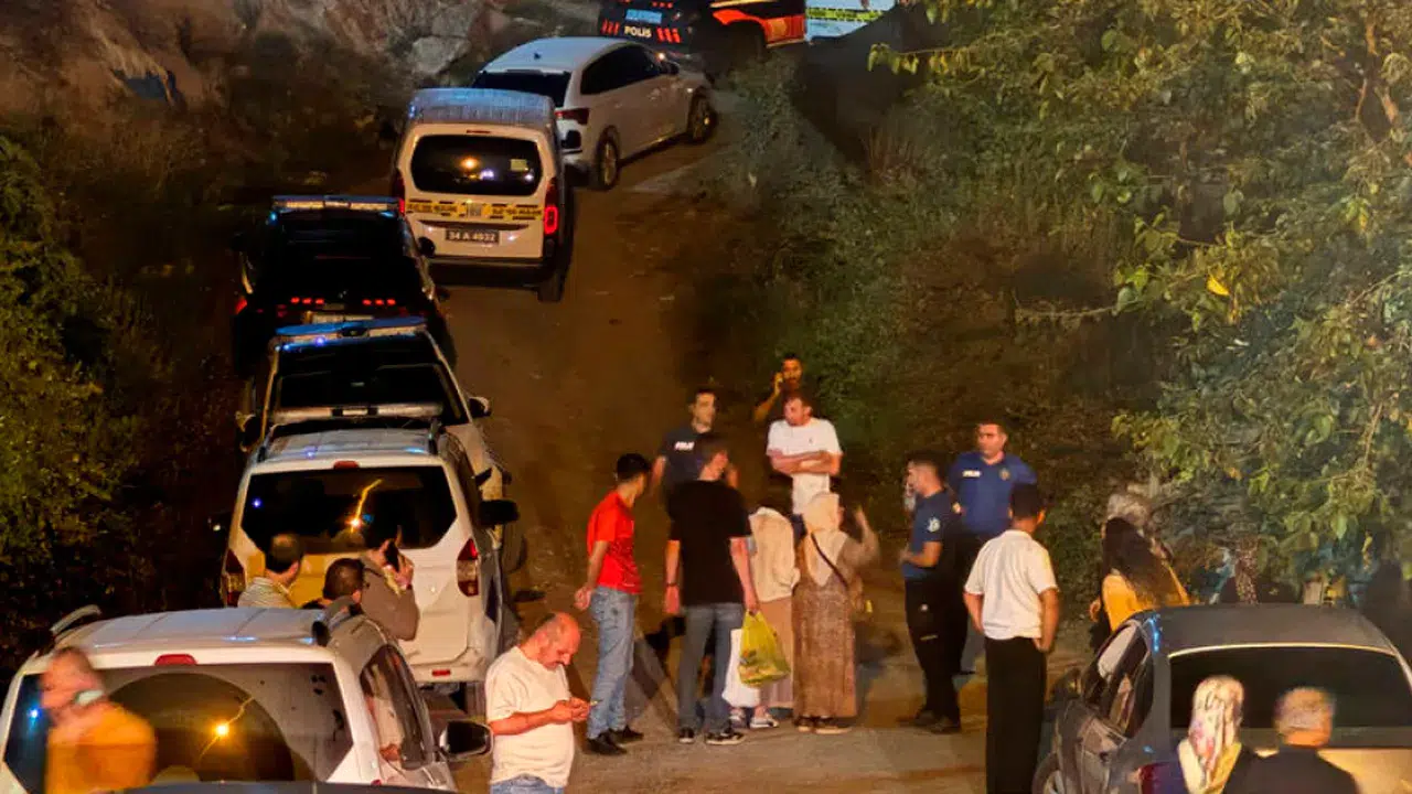 Arnavutköy'de aile katliamı: Boşandığı eşini ve oğlunu vurup intihar etti