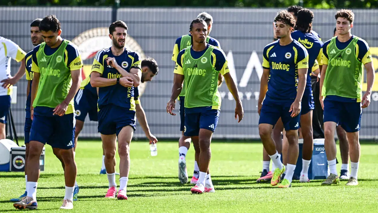 Fenerbahçe'nin Şampiyonlar Ligi kadrosu UEFA'ya bildirildi