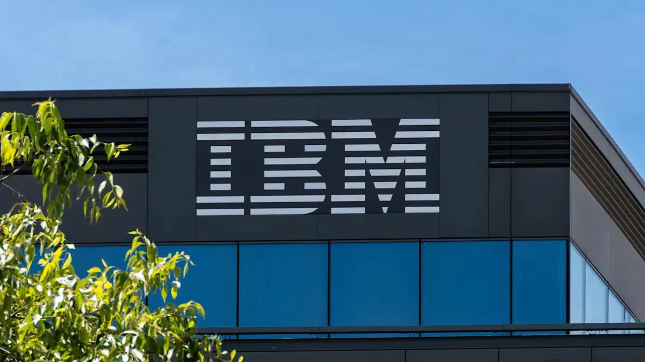 IBM hisseleri sert düştü: Şirketin piyasa değerinden 70 milyar dolar silindi