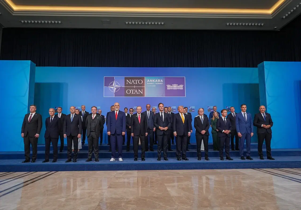 NATO Liderler Zirvesi'nde resmi karşılama tamamlandı: Liderler aile fotoğrafında bir araya geldi