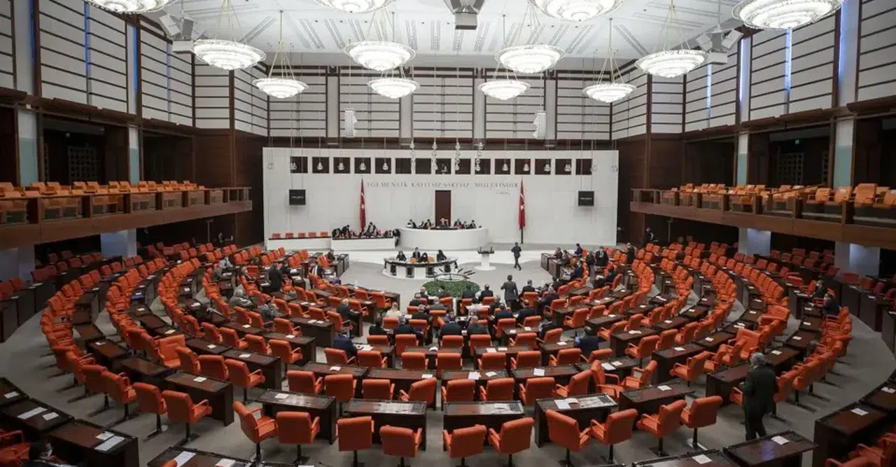 Meclis'te yükseköğretim teklifinin 13 maddesi kabul edildi: Öğrenci affı ve vakıf üniversitelerine yeni düzenlemeler