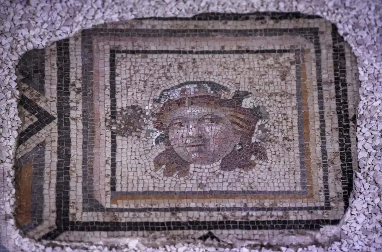 Zeugma'nın kayıp mozaiği ait olduğu yere geri döndü: Bakan Ersoy iade edilen eser sayısını açıkladı