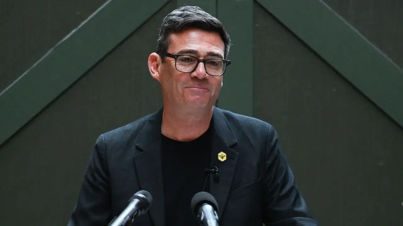 İngiltere'de Andy Burnham, İşçi Partisi'nin yeni lideri seçildi