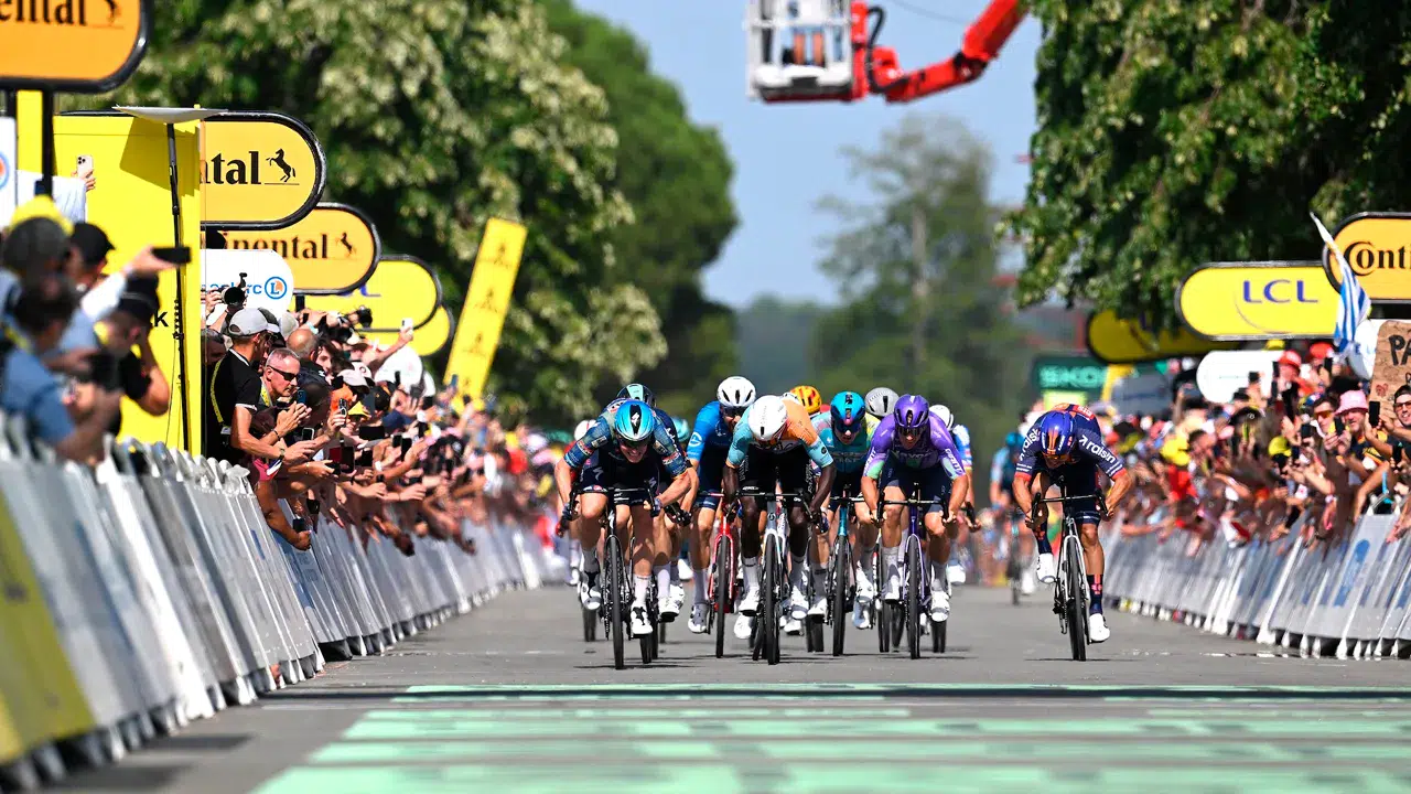 Tour de France tarihinde bir ilk: Rekor sıcaklıklar nedeniyle etap mesafesi düşürüldü