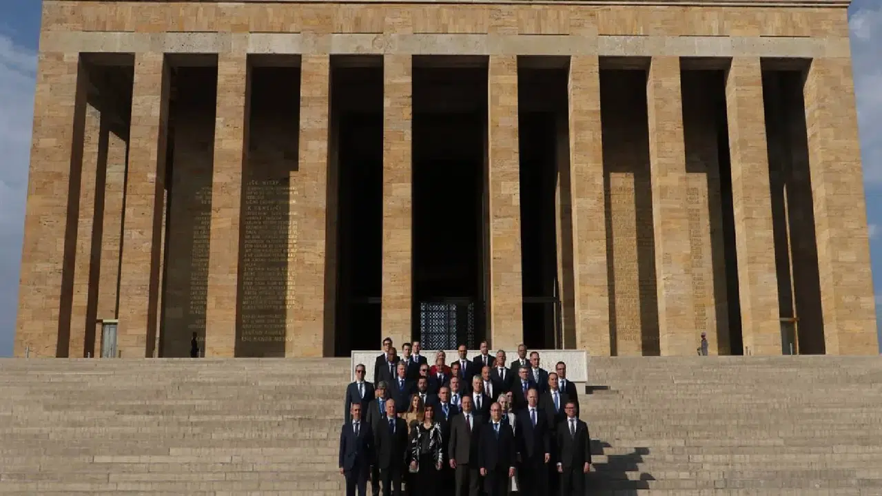 NATO heyetinden Anıtkabir ziyareti: "Yurtta Sulh, Cihanda Sulh" ittifakın ruhunu yansıtıyor