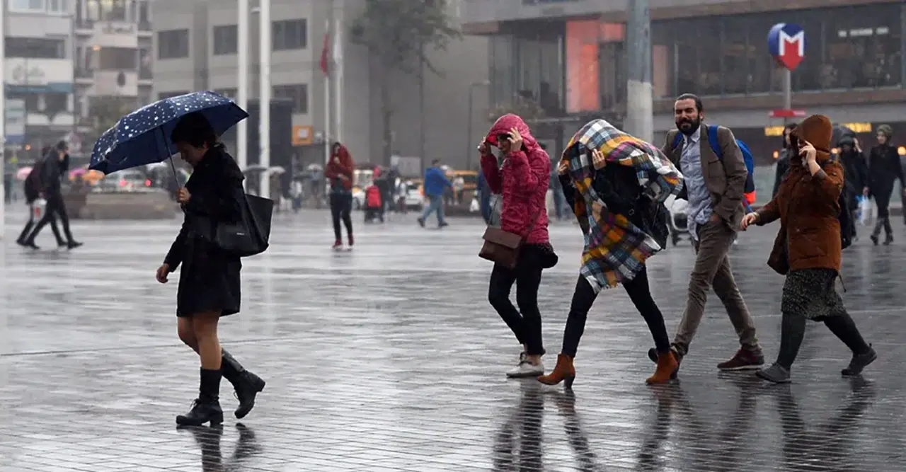 İstanbul dahil 5 il için sarı kodlu sağanak uyarısı: Sıcaklıklar 6 derece birden düşecek