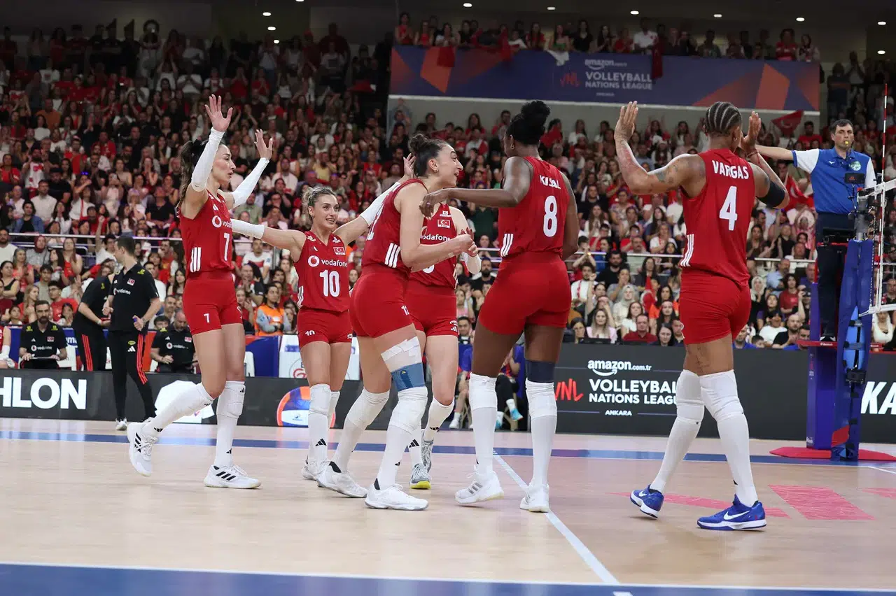 Filenin Sultanları, Polonya engelini 3-1'le geçti