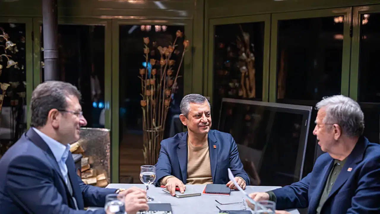 Özgür Özel'den İmamoğlu iddialarına yanıt: "Bu üçlü Türkiye'nin kaderini değiştirecek"