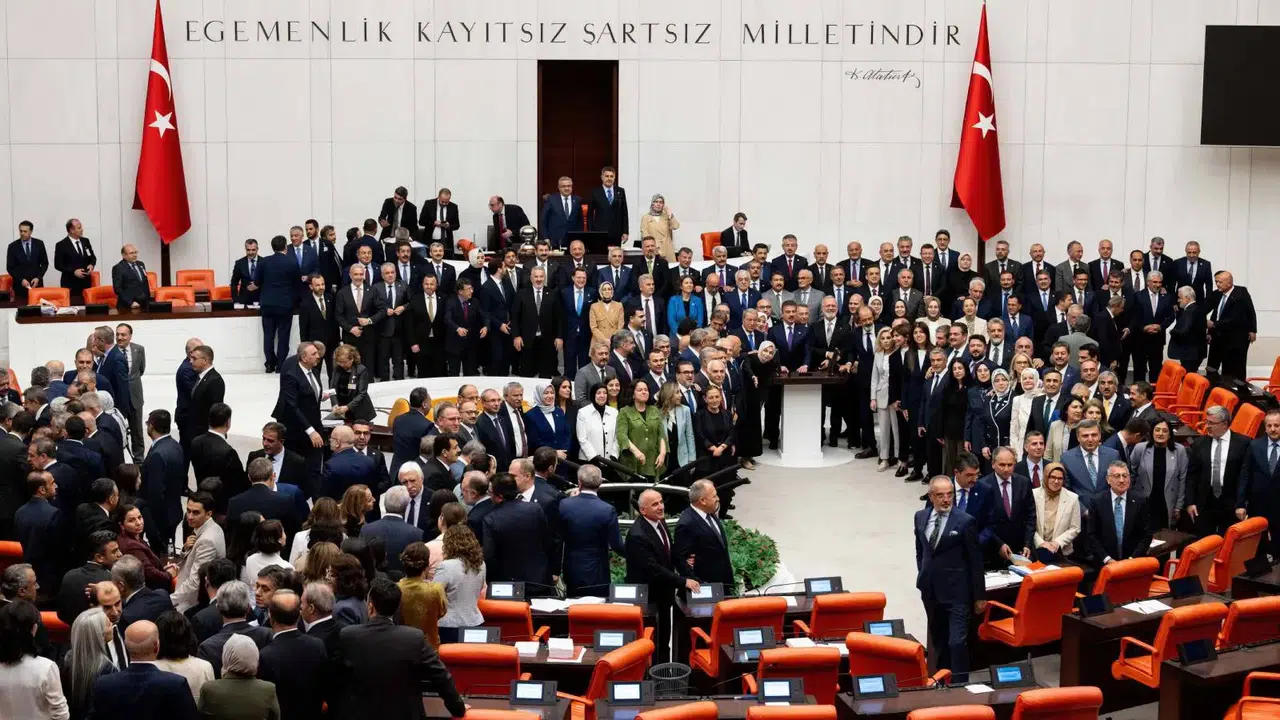 Tarihî çerçeve yasa Meclis’ten geçti: 467 vekil “evet” dedi