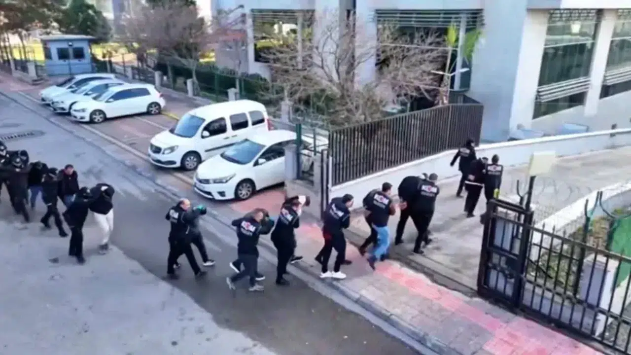 Mersin’de “lavaş ekmeği çetesi” operasyonu: 17 kişi tutuklandı