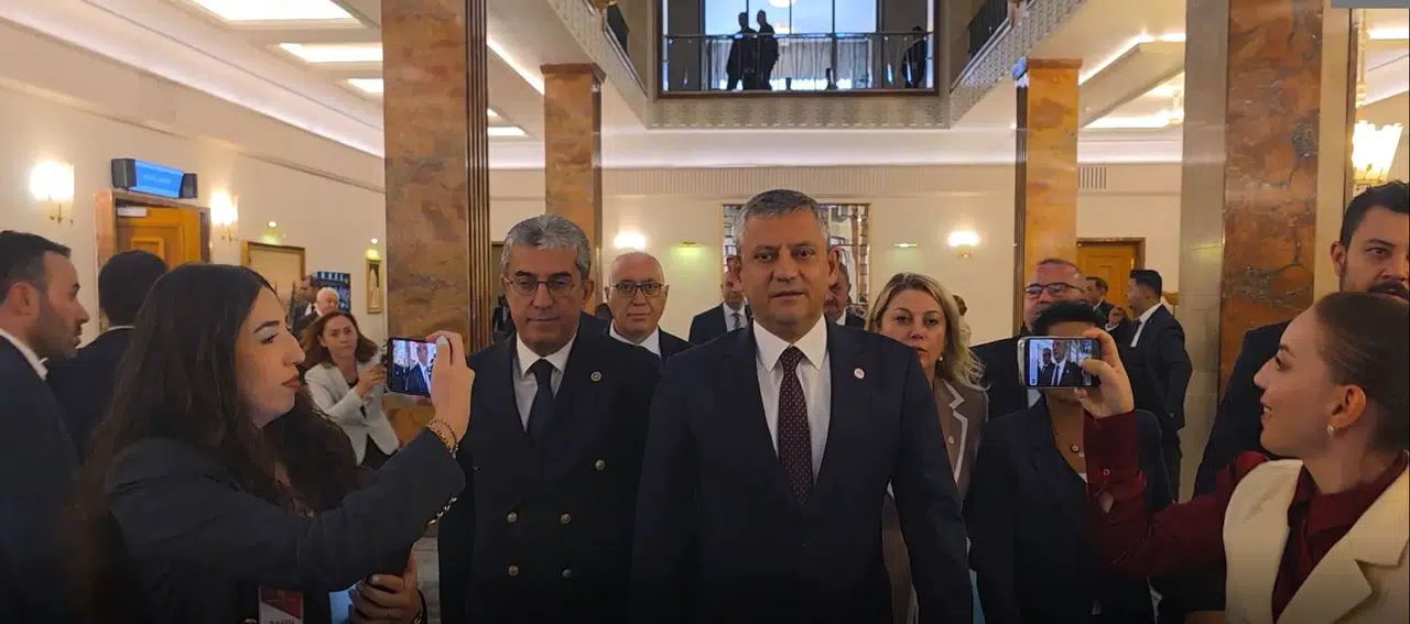 Özgür Özel'den Erdoğan'a Meclis'te protesto: Dinlemeye vaktimiz yok