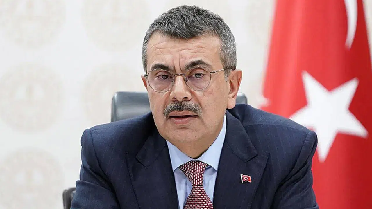 Yusuf Tekin: Noel ağacı süsleniyor da bizim Ramazan etkinliklerimize niye karışılıyor?