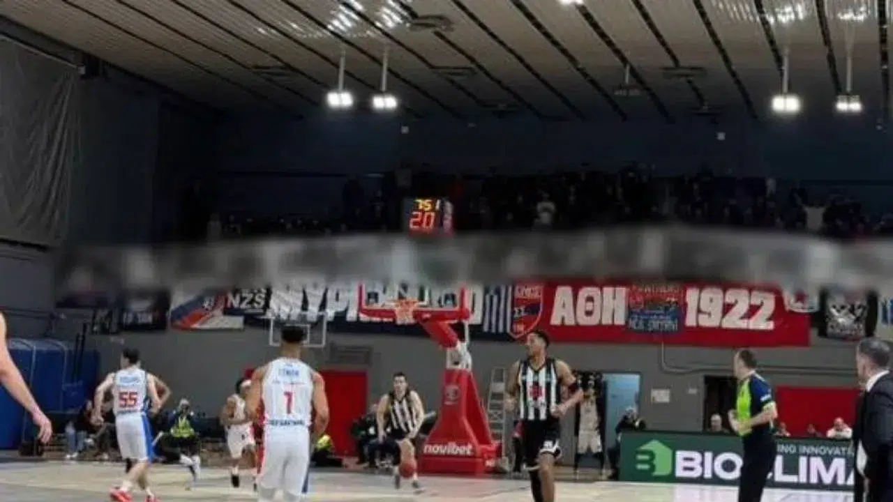 Panionios-Beşiktaş GAİN maçında skandal pankart krizi